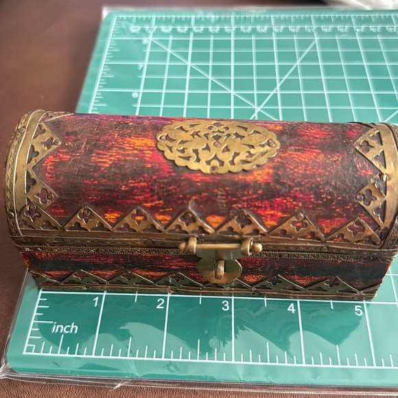 Wooden and metal box - Picture 4 of 5